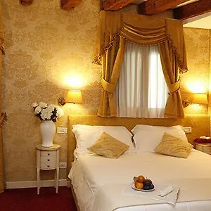 Casa Dei Cavalieri Venise